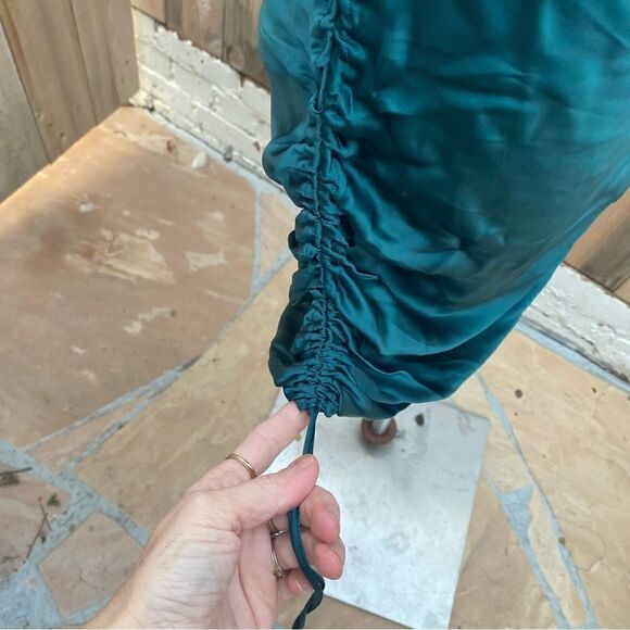 Aritzia Wilfred Satin Ruched Dress in deep green size medium NWT - Picture 5 of 14